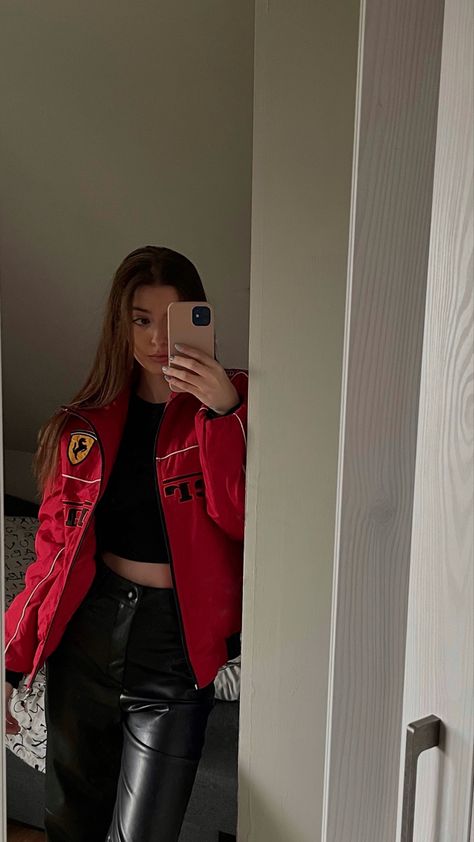 Ferrari Jacket, Race Outfit, F1 Ferrari, Jacket Outfit Women, Looks Party, Looks Street Style, Casual Style Outfits, Mode Inspiration, Teen Fashion Outfits