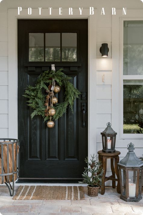 Christmas Porch Trees, Small Front Porch Christmas Decor, Small Front Porch Christmas, Small Front Porch, Christmas Wreaths & Garlands, Front Porch Christmas Decor Ideas, Porch Christmas Decor Ideas, Porch Christmas Decor, Front Porch Christmas