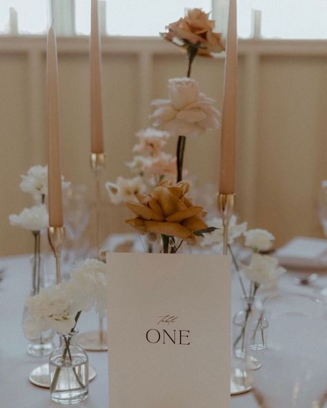 Wedding Table Deco, Hyde House, Bud Vases Wedding, Bud Vase Centerpiece, Minimal Table, Neutral Wedding Flowers, Luxury Table, Wedding Vases, Table Number Cards