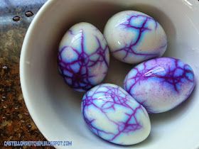 Castellon's Kitchen: Spider Web Eggs (Guacamole Deviled Eggs) How To Make Spiders, Halloween Deviled Eggs, Spider Eggs, Guacamole Deviled Eggs, Halloween Office Party, Halloween Deserts, Broken Record, Dino Eggs, Dragon Eggs