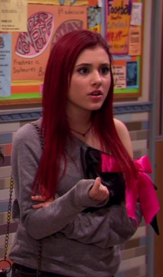 Cat Valentine Red Hair, Cat Outfits Victorious, Cat Valentine Outfits For School, Kat Valentines Outfits, Cat Valentine Style, Cat Valentine Season 1, Cat Valentine Hair, Kat Valentines, Cat Valentine Aesthetic