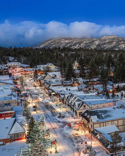 @riverrockretreat shared a photo on Instagram: “Dreamy holiday village 🎅🏼🎄☃️✨ Big Bear Lake Village 📸 @shanenicholsphotography #smalltown #dreamyvillage #hallmarkmovies…” • Dec 28, 2021 at 9:16pm UTC Big Bear Trip, Big Bear Lake California, Mammoth Lakes California, California Winter, Lake Village, Lake Vacation, Mammoth Lakes, Big Bear Lake, Holiday Village