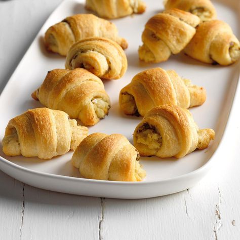 This recipe is so good, no one will guess how quickly you put it together. These little bites are delicious and decadent! —Stephanie Howard, Oakland, California Chicken Puffs, Pinwheel Recipes, Finger Sandwiches, Holiday Snacks, Holiday Appetizers, Great Appetizers, Christmas Snacks, Christmas Appetizers, Crescent Rolls