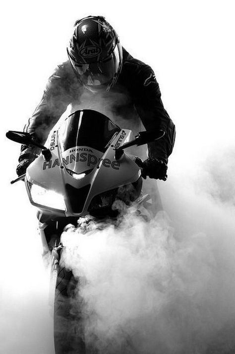 Burnout!! Afternoon Drive, Xe Ducati, Image Moto, Мотоциклы Cafe Racers, Biker Photoshoot, Motorcycle Wallpaper, Motorcycle Photography, Bike Photoshoot, Bike Photography