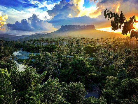 Discover all the best things to do in Baracoa : activities, best tours, tourist attractions, historical sites and more #Baracoa #Cuba #ThingsToDo Check more at https://wego-planet.com/best-things-to-do-in-baracoa/?utm_source=pinterest Cuba Nature, Argentina Culture, Travel Argentina, Cuba Photos, Trinidad Cuba, Varadero Cuba, Visit Argentina, America Latina, Dream Beach