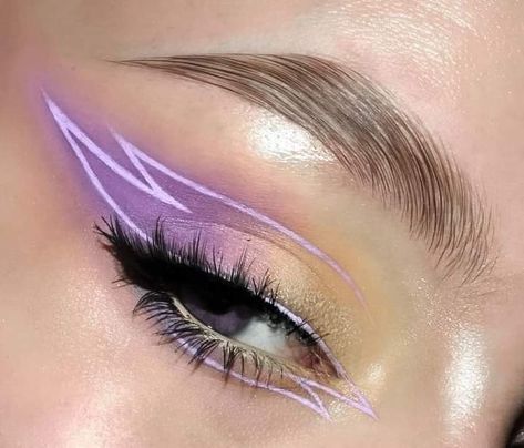 Colourful Eyeshadow, Eye Makeup Images, Purple Eye Makeup, Cute Eye Makeup, Graphic Makeup, Rave Makeup, Eye Makeup Pictures, Purple Makeup, Eye Makeup Designs