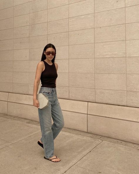 2023 Spring Trends, Minimalist Chic Outfit, Minimalistic Outfits, Spring Trends Outfits, Spring Denim, Minimalist Fashion Women, Early Spring Outfits, Spring Summer Trends, Oui Oui