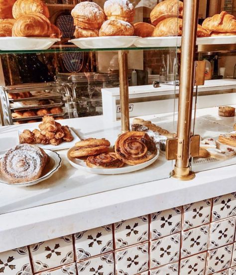 Croissant Display, French Bakery Aesthetic, Yummy Pastries, Paris Spots, Parisian Breakfast, Patisserie Shop, Paris Eats, Café Aesthetic, Kitchenware Shop