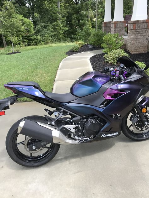 Kawasaki Ninja Black And Purple, Kawasaki Ninja 400 Custom, Kawasaki Ninja 400 Modified, Ninja 400 Custom, Ninja 400 Kawasaki, Pretty Bikes, Moto Ninja, Purple Motorcycle, Motorcycle Kawasaki