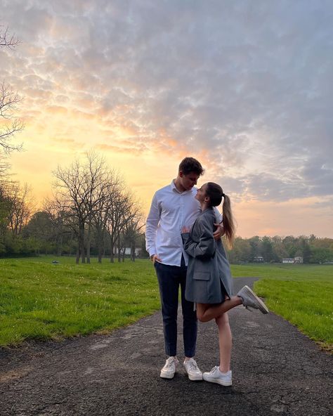 Couple sunset Couple Photography Poses On Road, Couple Pose In Mountain, Photo Ideas At Hill Station, Couple Pose In Park, Couple Poses Standing Photo Ideas, Couple Poses For Trip, Couple Poses On Road, Couple Poses On Vacation, Travel Poses Ideas Couple