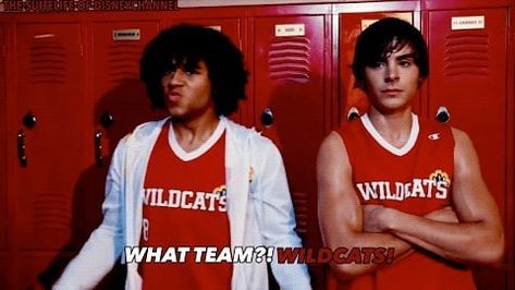 What team? WILDCATS! ❤🐾 #hsm #hsm2 #hsm3 #highschoolmusical #highschoolmusical2 #highschoolmusical3 #troybolton #zacefron @zacefron… Taylor Mckessie, Zac Efron High School, Zac Efron Pictures, Zach Efron, Troy And Gabriella, Lucas Grabeel, Kevin Zegers, Monique Coleman, Auntie Mame