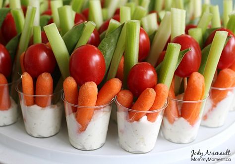 Veggies And Dip, Snacks Diy, Individual Appetizers, Veggie Cups, Wedding Appetizers, Veggie Snacks, Game Snacks, Wedding Buffet, Veggie Dip