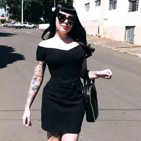 #darkpinup #gothpinup #gothabilly #bettiebangs - Tap the link to shop on our official online store! You can also join our affiliate and/or rewards programs for FREE! Gothabilly Fashion, Goth Pinup, Psychobilly Fashion, Gothic Mode, Casual Goth, Goth Look, Pin Up Outfits, Vintage Goth, Tips For Women