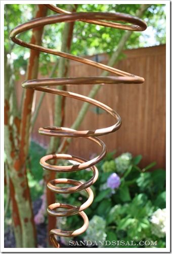 How to make your own spinning copper mobile for appx 10 dollars. So easy. Decorating With Copper, Wind Spinners Diy, Copper Wire Crafts, Copper Crafts, Wind Sculptures, Copper Decor, Copper Design, Diy Wind Chimes, Copper Diy