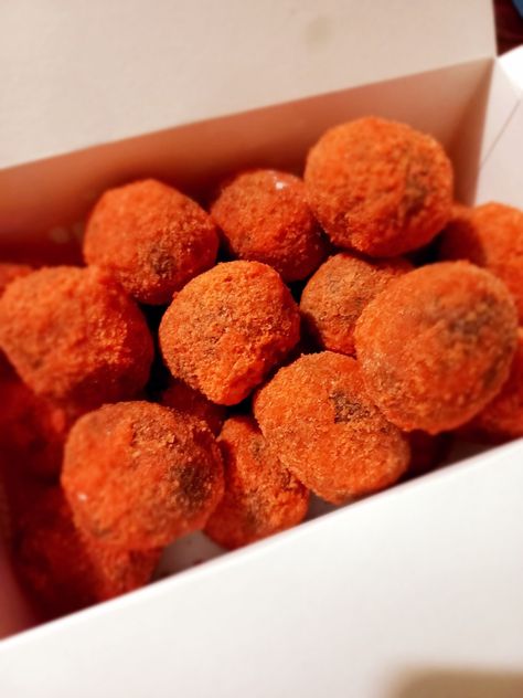 Choco Butternut Munchkins, Butternut Munchkins, Choco Butternut, Bread Pastries, Dump Ideas, Delicious Donuts, Filipino Food, Bread And Pastries, Filipino Recipes