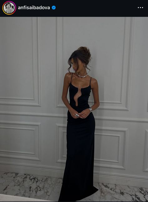 Outfit Ideas Date Night, Outfit Ideas Date, Ootd Outfit Ideas, Evening Wear Dresses, Date Night Outfits, Black Evening Gown, Instagram Dress, Child Psychology, Prom Dress Inspiration