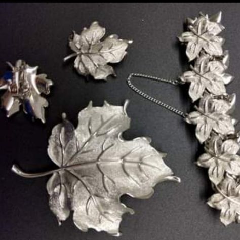 Vintage 1960's Crown Trifari Silver Maple Leaf Bracelet,Pin&Clip-on Earrings Set Silver Maple Leaf, Trifari Jewelry, Leaf Bracelet, Crown Trifari, Leaf Brooch, Maple Leaf, Earrings Set, Clip On Earrings, Earring Set