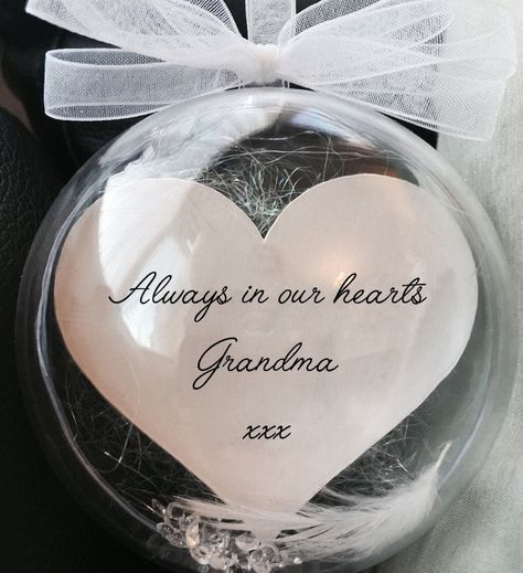 Cricut Ornament, Remembrance Ideas, Diy Christmas Baubles, Feather Ornaments, Memory Bauble, Memorial Tree, Memorial Items, Always In Our Hearts, Christmas Vignette