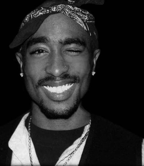 I loveee himmmm n his music Tupac Photos, Desain Merek, Tupac Wallpaper, Tupac Pictures, 2 Pac, Rap God, Tupac Shakur, Best Rapper, Thug Life