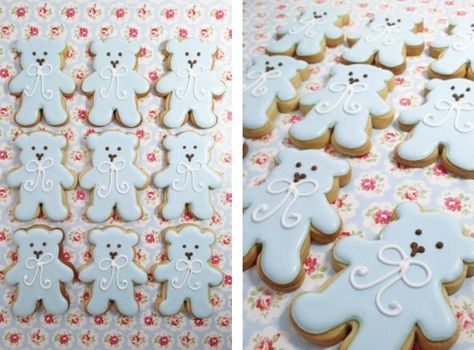 Baby blue teddy bear cookies for a baby shower Bear Biscuits, Cookie Cupcakes, Christening Cake Boy, Teddy Bear Cookies, Christening Ideas, Anniversaire Diy, Teddy Bear Cakes, Iced Biscuits, Bear Cookies