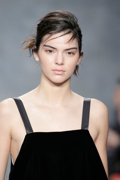 Kendall Jenner Face, Jenner Girls, Kendall Style, Runway Makeup, Kendall Jenner Style, Beauty Trends, Vera Wang, Kendall Jenner, New York Fashion Week