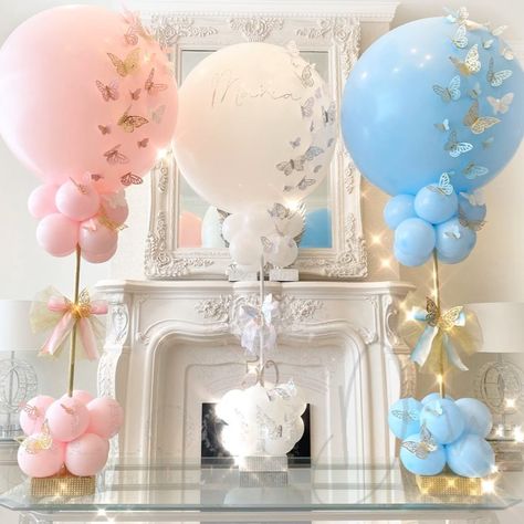 Picnic Decor Ideas, Princess Balloon Decorations, Balloon Centrepiece, Balloon Bouquet Ideas, Whimsical Birthday Party, Disney Princess Party Supplies, Balloons And Flowers, Tulle Balloons, Butterfly Themed Birthday Party