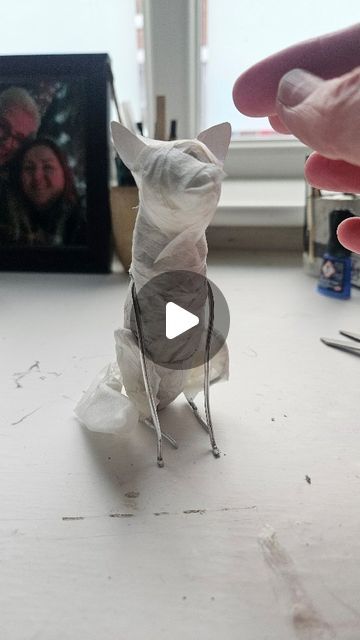 Diana Parkhouse - Paper Artist Person on Instagram: "Hello. It's weird being at home. I've still got so far to go. There's a lot I can do for myself now, but it's relative to what I couldn't do. Which was nothing. I couldn't even feed myself when I was completely paralysed. Now I can, but I'm not great at preparing it. And definitely not my evening meal. As part of my physical therapy for my hands/cognition though I've decided making foxes will help. Isn't that lucky for you lot? 😂 .. My paper mache sculptures are made from newspaper, wire, glue, paper medical tape, book pages (Shakespeare), and watercolour paint. .. #craftingcommunity #handmadewithlove #sculptureart #papermacheart #papermache #papiermache #sculpting #folkart #paperlover #britishcraft #handmadeuk #sculptorofinstagram #pa Paper Mache Art Sculpture, Diy Fairy Wings, Papier Mache Doll, Paper Mache Dolls, Making Paper Mache, Paper Fox, Paper Art Sculpture, Face Painting Easy, Watercolour Paint