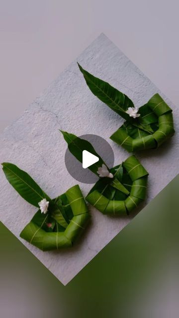 Diwali Decoration With Leaves, Diwali Decorations For Puja Room, Main Door Diwali Decoration Ideas, Diwali Pooja Room Decoration, Flower Toran For Diwali, Ashok Leaves Decoration, Leaf Toran Ideas, Leaf Toran Designs, Puja Room Decoration Ideas Diy