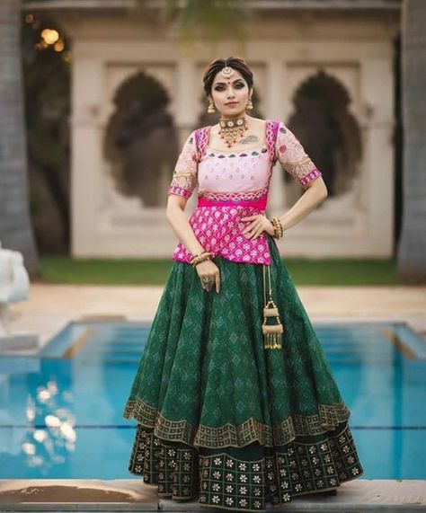 Chaniya Choli Designs Weddings, Lengha Blouse Designs, Choli Blouse Design, Long Blouse Designs, Designer Bridal Lehenga Choli, Choli Dress, Indian Bride Outfits, Lehnga Dress, Lehenga Blouse Designs