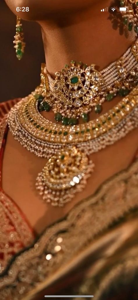 Radhika Jewellers Usa, Jadau Jewellery Traditional, Lagna Patrika, Bole Chudiyan, Beaded Wedding Jewelry, Bridal Jewellery Earrings, Banarasi Suit, Indian Jewelry Earrings, Antique Necklaces Design