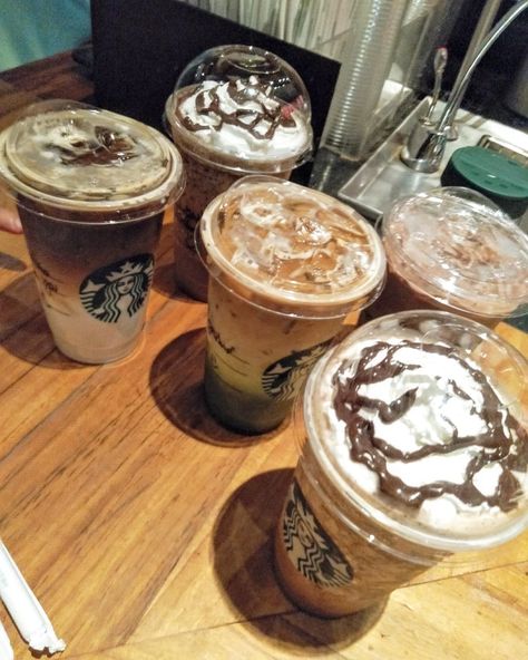 5 Starbucks Drinks, Starbucks Asthetic, Starbucks Girl, Minuman Starbucks, Starbucks Malaysia, Café Starbucks, Starbucks Aesthetic, Drinks Tea, Sleepover Things