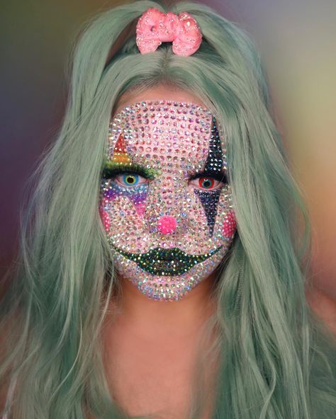 Rhinestone Clown Makeup, Candy Clown Makeup, Glitter Clown Makeup, Rhinestone Makeup Halloween, Rhinestone Halloween Makeup, Makeup Ideas Clown, Artistic Makeup Ideas, Cute Clown Makeup, Creative Halloween Makeup