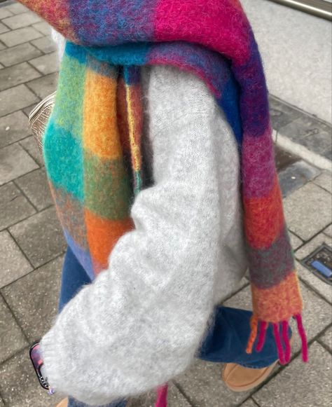 Colorful Scarf Outfit Winter, Maximalist Winter Outfits, Colourful Scarf Outfit, Colourful Winter Outfits, Winter Outfits Colorful, Colorful Scarf Outfit, Bright Winter Outfits, Everyday Outfits Fall, Scarf Aesthetic