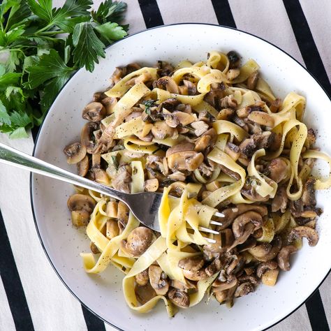 Dairy Free Creamy Mushroom and White Wine Pasta — Everyday Allergen-Free Mushroom Fettucini, Pasta With Wine, Mushroom Pasta Bake, Dairy Free Pasta Recipes, Dairy Free Pasta, Vegan Wine, Bean Pasta, Bacon Stuffed Mushrooms, White Wine Sauce