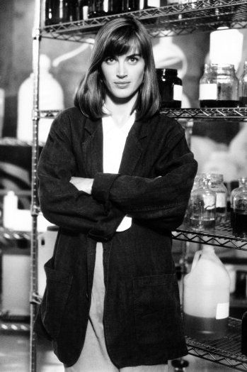 Amanda Pays reprises her role as Dr. Tina McGee Amanda Pays, Cw Flash, Jay Garrick, Bart Allen, Flash Series, John Wesley Shipp, Heroes Tv Series, Dc Legends, Music Cartoon