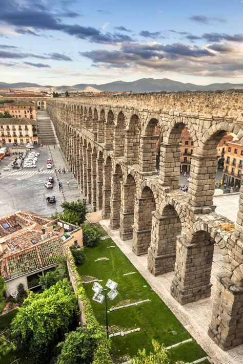 Chateau Mansion, French Chateau Mansion, Bridges Architecture, Spain Vintage, Old Bridges, Spain Aesthetic, Roman Architecture, World Pictures, Historical Architecture