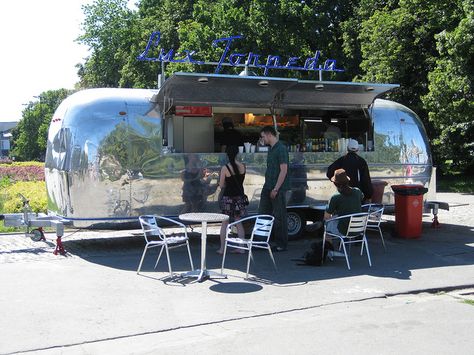 Love everything about this ... especially the sign above ! Food Truck With Seating, Bus Cafe, Airstream Food Truck, Chocolate Dipped Cherries, Coffee Food Truck, Food Vans, Air Stream, Coffee Van, Mobile Coffee