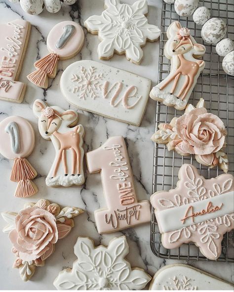 Winter Onederland First Birthday Cookies, Winter Onederland First Birthday Decor, Winter Onederland Sugar Cookies, First Birthday Party Themes Winter, First Birthday Pictures Winter, Winter Onderland Birthday Girl, Winter In Onederland Party Ideas, One Year Birthday Party Ideas Winter, January One Year Old Birthday