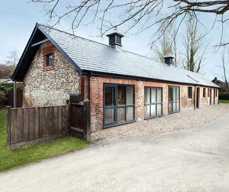 Manor House Stables by AR Design Studio Ar Design, Rustic Exterior, Primitive Homes, Casa Country, Barn Ideas, Barn Conversion, Barn Style House, Modern Barn, Horse Stables