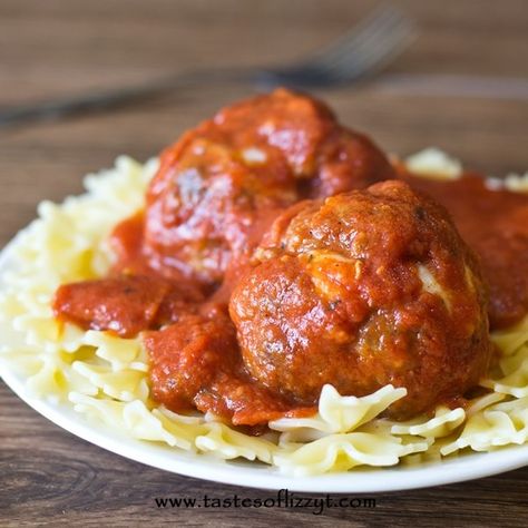 Pepperoni Pizza Meatballs & Sauce Pizza Meatballs, Homemade Meatballs Recipe, Homemade Italian Meatballs, Homemade Pepperoni Pizza, Meatball Pizza, Stuffed Meatballs, Mozzarella Stuffed Meatballs, Cheese Stuffed Meatballs, Homemade Spaghetti Sauce