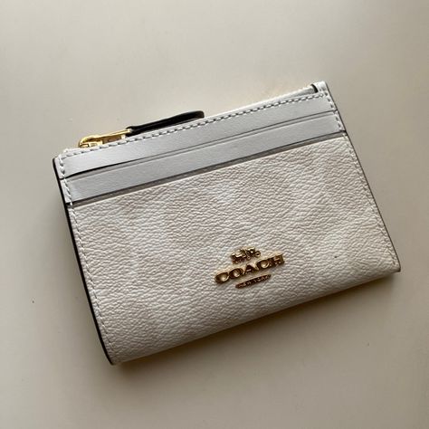 It’s New And Unused. Size H7w10(Cm) Material Pvc Coating Canvas Color White(Imrff) Coach White Wallet, White Wallet Aesthetic, White Coach Wallet, Card Holder Aesthetic, Xoxo Jewelry, Expensive Things, Plaid Purse, White Wallet, Pink Wristlet