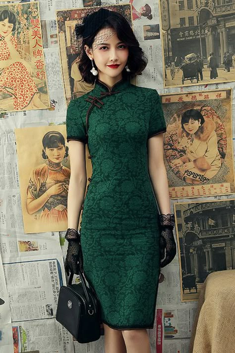 Qi Pao, Green Long Sleeve Dress, Chinese Style Dress, Traditional Chinese Dress, Qipao Cheongsam, Qipao Dress, Lace Dress Vintage, Chinese Fashion, Evening Dresses For Weddings