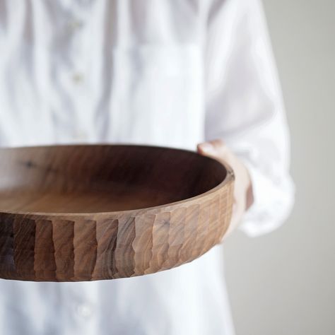 Hiroyuki Watanabe | Turned Wood Bowl - Analogue Life Wood Bowls Carving, Wooden Dishes, Wood Turning Lathe, Lathe Projects, Carving Wood, Wood Turning Projects, Wooden Utensils, Turned Wood, Wood Bowl