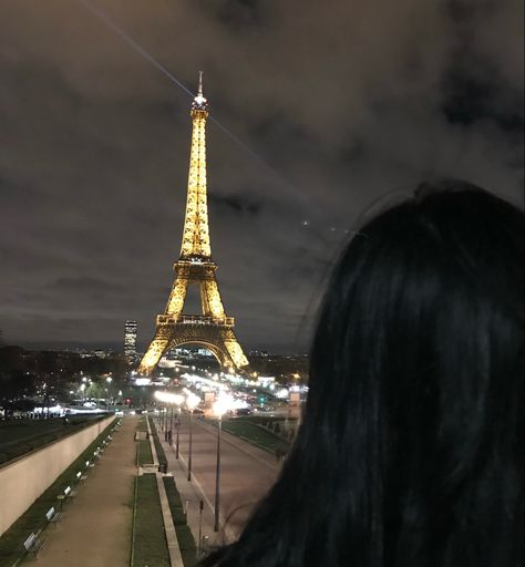 Brunette Aesthetic, French Girl Aesthetic, Best Hair Mask, London Dreams, Happy Music Video, Paris Girl, Parisian Vibes, Parisian Life