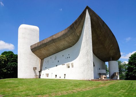 Le Corbusier: Notre Dame du Haut Ronchamp Le Corbusier, Walter Gropius, Religious Architecture, Famous Buildings, International Style, Church Architecture, Organic Architecture, Place Of Worship, Futuristic Architecture