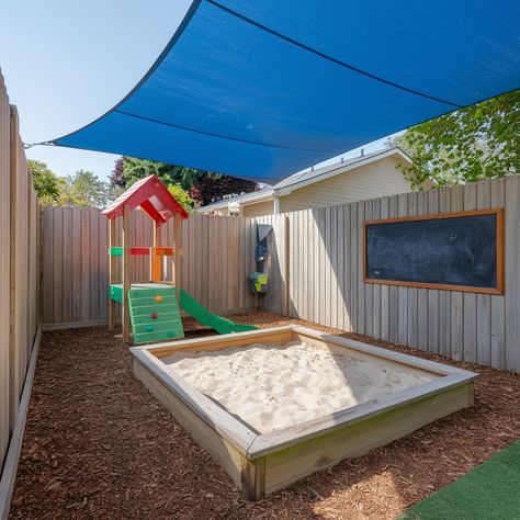 Tiny Backyard Ideas🧡🧡🧡 Small Backyard Play Area Ideas, Patio Play Area Kids, Patio Kids Play Area, Daycare Backyard, Tiny Backyard Ideas, Daycare Outdoor, Backyard Diys, Backyard Vibes, Play Area For Kids