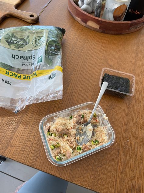 Sushi rice, mayo, tuna, wasabi peas , snack seaweed, spinach Rice Seaweed, Wasabi Peas, Tuna Mayo, Nourishing Meals, Seaweed Snacks, Sushi Bowl, Sushi Rice, Peas, Healthy Food