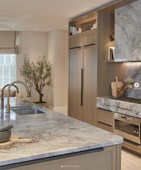 Kitchen With Marble, Sophie Paterson Interiors, Kitchen Inspiration Design, Counter Tops, Favorite Kitchen, Luxury Kitchen, Kitchen Style, Dream Home Design, Home Decor Kitchen