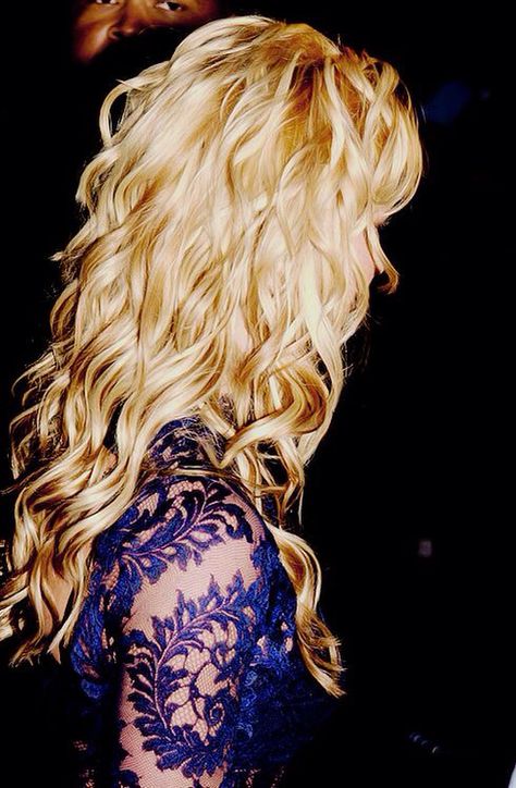 Britney Spears Britney Spears Hairstyles, Britney Spears Hair, Costume Concepts, Beauty Hair Color, Me Aesthetic, Hair Flip, Mtv Video Music Award, Favorite Hairstyles, Hair Envy