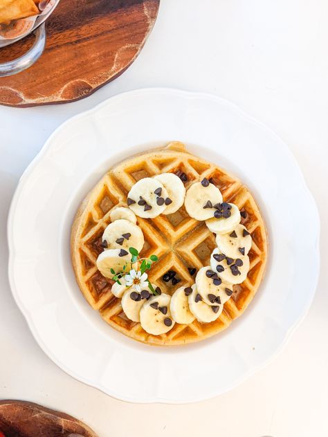 Waffles Plating Ideas, Waffle Plating Ideas, Waffles Plating, Waffle Plating, Brunch Plating, Banana Waffles, Chicken Plating, Chocolate Chip Banana, Food Chocolate